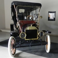 1909_Ford_Model_T_Front2.jpg
